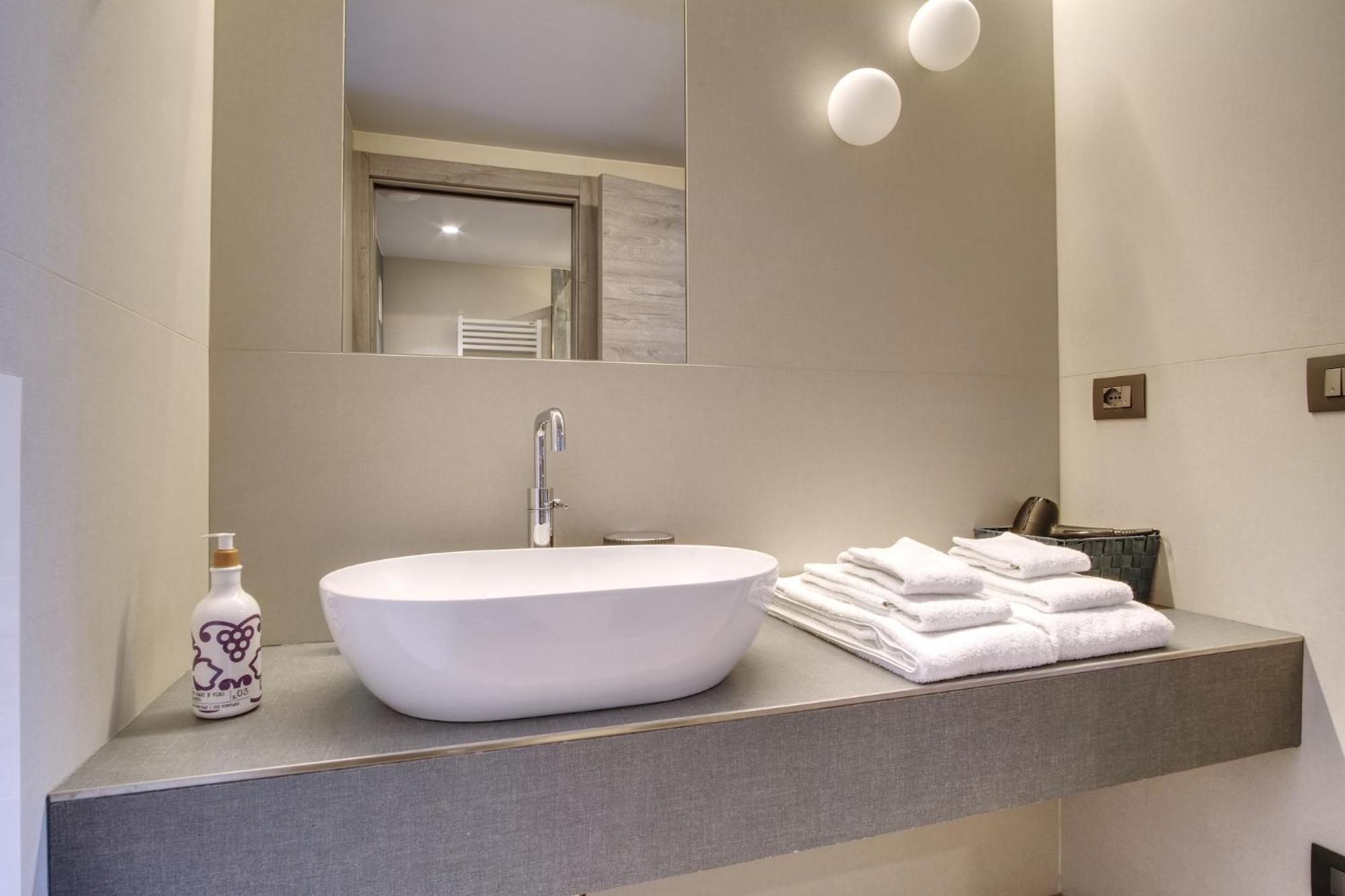 Sui Generis - Aosta Urban Apartments ภายนอก รูปภาพ